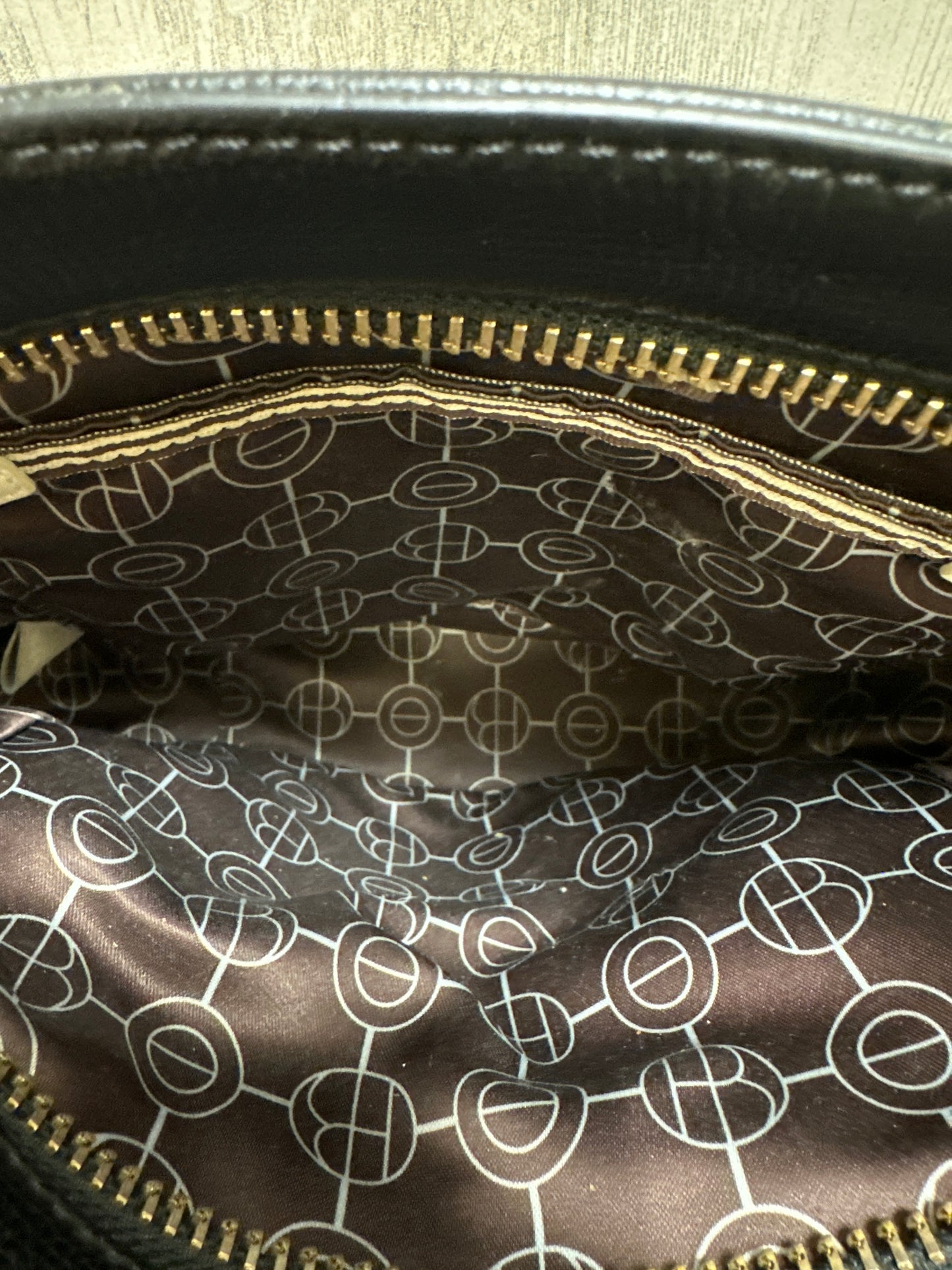 Handbag Designer By Henri Bendel Size: Medium