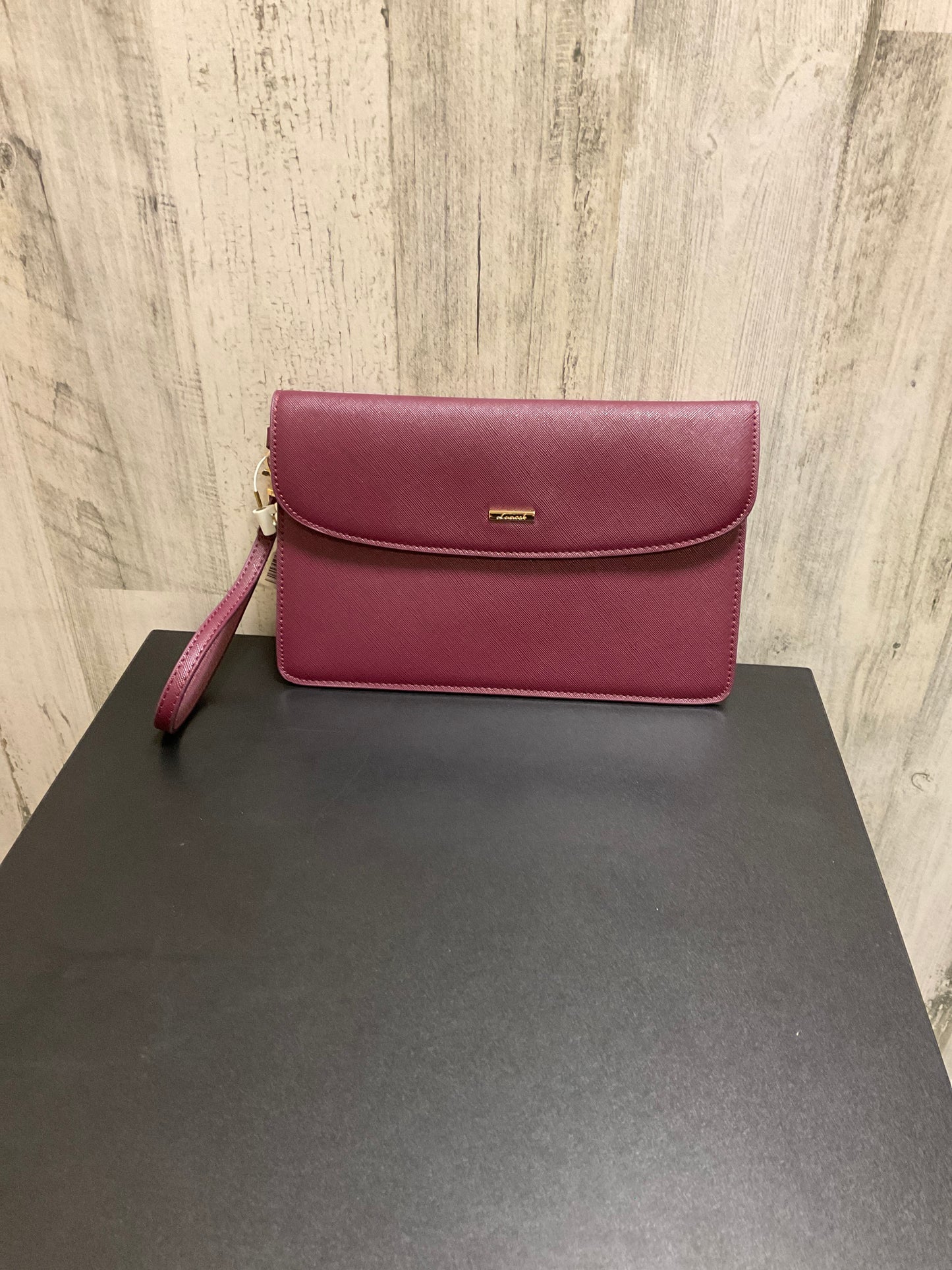 Wristlet By Clothes Mentor Size: Medium