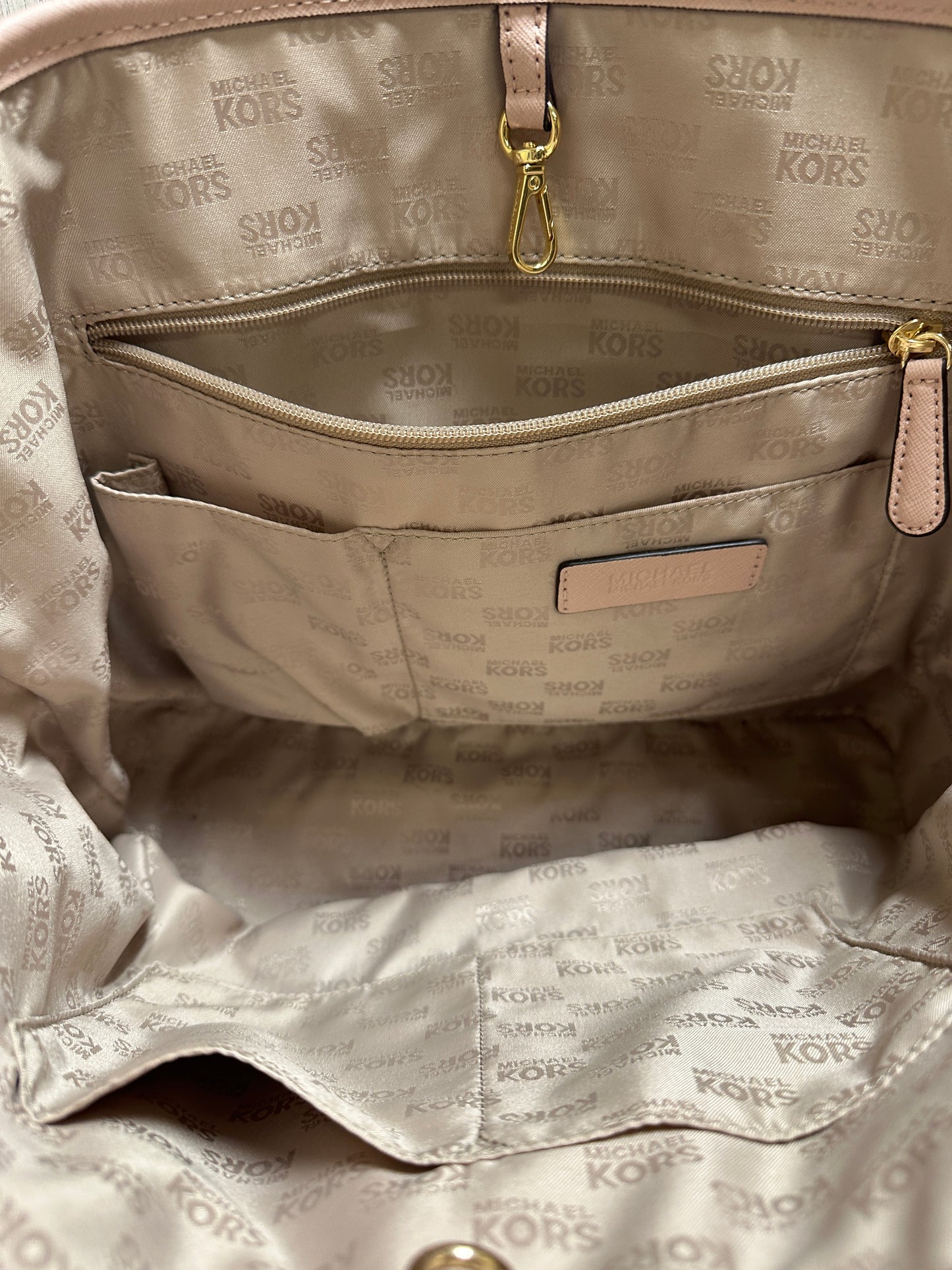 Handbag Designer By Michael Kors Size: Large