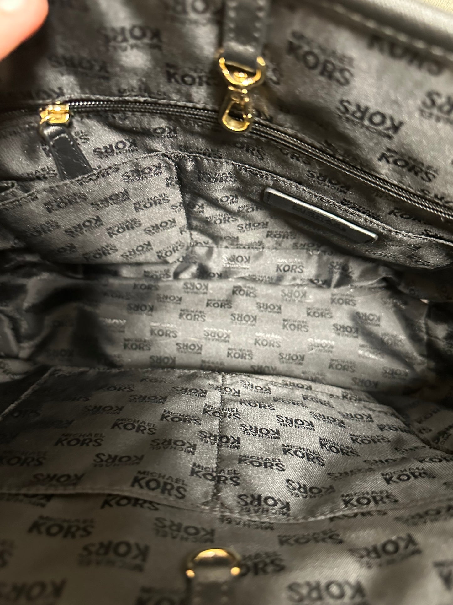 Handbag Designer By Michael Kors Size: Large