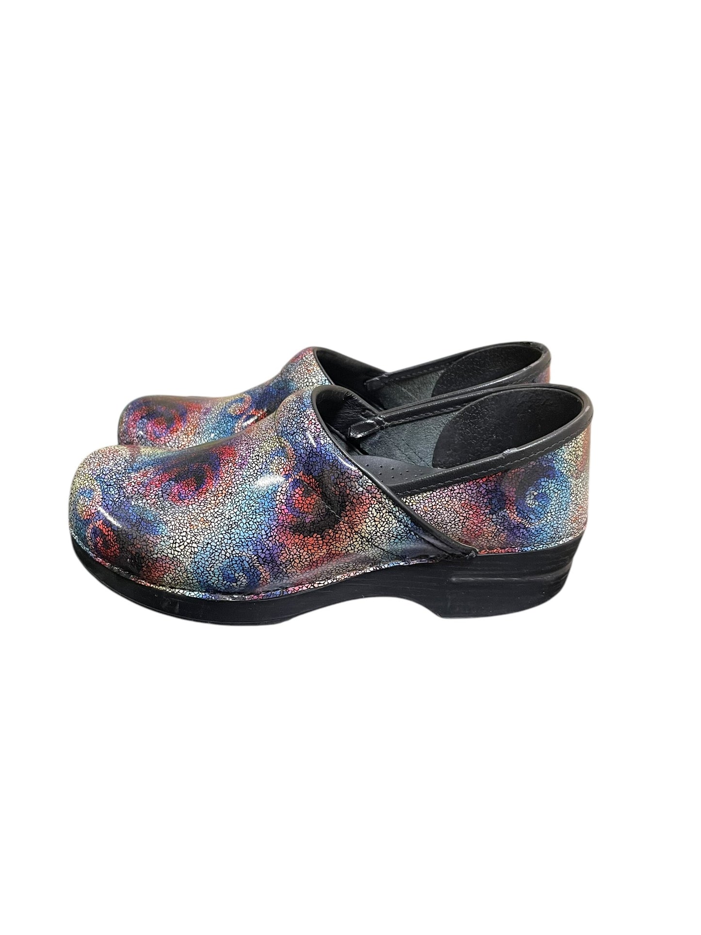 Shoes Flats By Dansko Size: 9