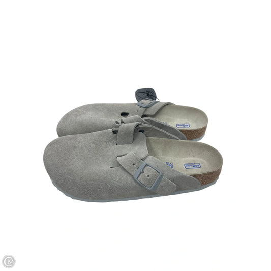 Shoes Flats By Birkenstock In Grey, Size: 7