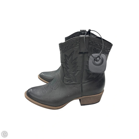 Boots Ankle Flats By Christopher And Banks In Black, Size: 7.5