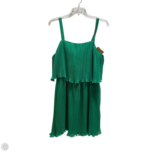 Dress Casual Short By House Of Harlow In Green, Size: S
