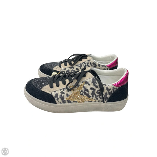 Shoes Sneakers By Clothes Mentor In Black, Size: 7
