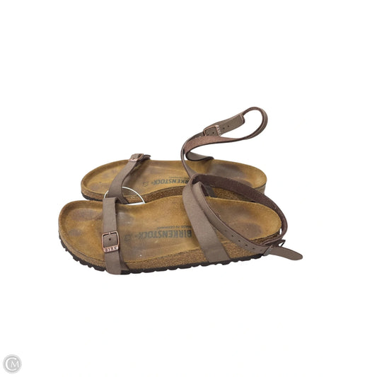 Sandals Flats By Birkenstock In Brown, Size: 7