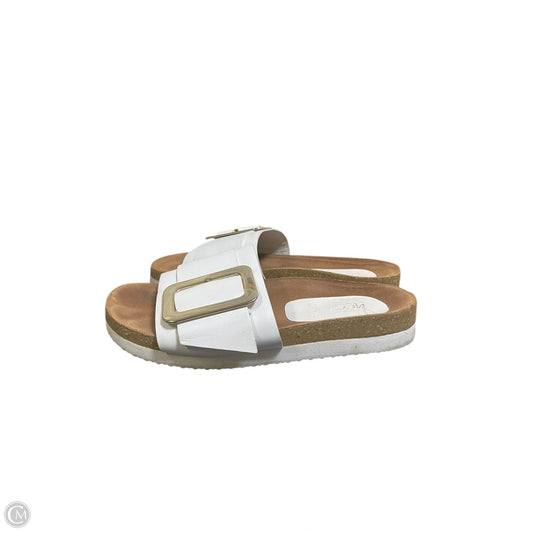 Sandals Flats By Clothes Mentor In White, Size: 8.5