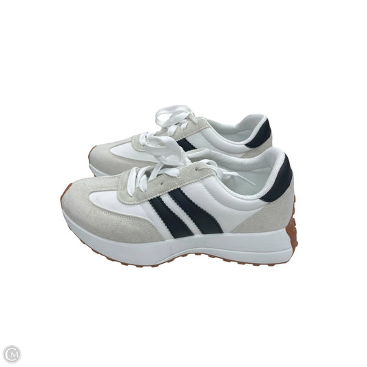 Shoes Sneakers By Clothes Mentor In White, Size: 9.5
